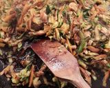 Pas rețetă Noodles cu somon afumat, dovlecei și morcov 5 fotografie