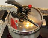 Foto del paso 3 de la receta: Carrilladas de cerdo con vino tinto y mermelada