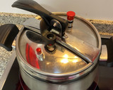 Foto del paso 3 de la receta: Carrilladas de cerdo con vino tinto y mermelada