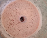 Foto del paso 2 de la receta: Paletas heladas de frutilla 🍓 (al agua) 💕