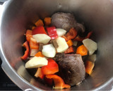 Foto del paso 2 de la receta: Carrilleras de cerdo con salsa de pimientos y oporto