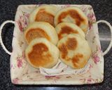 A picture of step 4 of English muffins.