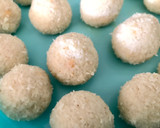 नारियल लड्डू (nariyal ladoo recipe in Hindi) रेसिपी चरण 2 फोटो