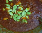 Gambar langkah 4 resipi Sambal tumis bilis petai.