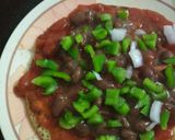 A picture of step 4 of Chatpata Mexican Kacchi keri Pizza Chat.