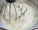 Une image de l'étape 3 de Quatre-quarts à la vanille et pépites de chocolat blanc.