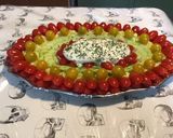 Une image de l'étape 12 de Salade de concombre, courgette râpée, oignon rouge, tomates cerises et burrata au persil.