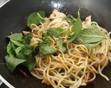รูปขั้นตอนการทำที่ 4 ของ สปาเกตตี้พริกแห้งแซลม่อน Salmon Dried Spaghetti