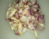 Foto del paso 1 de la receta: Pechuga de pollo en juliana con cebolla caramelizada