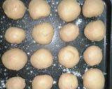 A picture of step 4 of Cheese filled scornes.