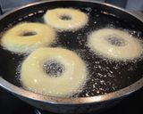 Foto del paso 4 de la receta: Donas bañadas en chocolate y oreos sin gluten