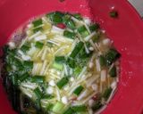 Gambar langkah 2 resipi Telur Dadar Enoki.