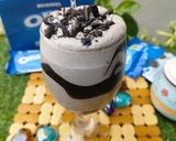 A picture of step 3 of Oreo Shake 🧋.