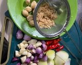 Foto langkah ke 1 dari resep Bumbu Dasar Nasgor Pedas.