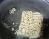 Foto langkah ke 1 dari resep Indomie kuah susu a.k.a Carbonara.
