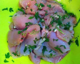 Foto del paso 2 de la receta: Filetes de muslos de pollo al biryani con judías verdes