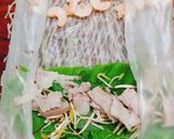 Hình bước làm 3 của món Phở sắn cuộn tôm thịt