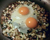 Foto del paso 7 de la receta: Huevos de gallinas silvestres, con ajos y prejil