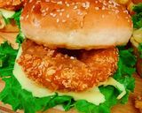 A picture of step 5 of Pineapple caramel burgers.