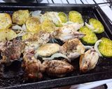 Foto del paso 2 de la receta: Pollo al horno con papas y zapallitos