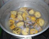 Foto langkah ke 2 dari resep Pisang tanduk rebus.
