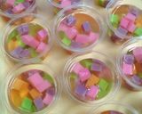 Foto langkah ke 3 dari resep Puding kaca mozaik cup.