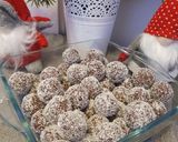 Vegán, Gluténmentes Rumos-meggyes kókuszgolyó recept fázis 1 fotója