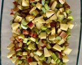 Une image de l'étape 1 de Crumble rhubarbe pommes au granola.