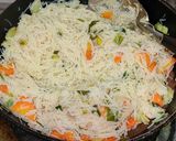 Foto langkah ke 4 dari resep Bihun goreng.
