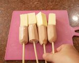 Foto langkah ke 2 dari resep Corndog Mozzarella Sosis.