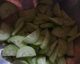 Une image de l'étape 1 de Salade de concombre melon jambon fumé et feta.