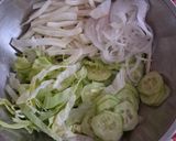 Foto del passaggio 5 della ricetta ​🥗 Insalata croccante al profumo di Tropea 🧅