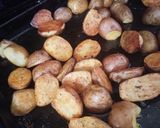 Фото кроку 5 до Запечена картопля половинками на дисковій сковороді на природі чи в духовці.
