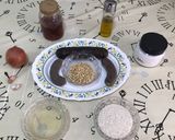 Foto del paso 1 de la receta: Revuelto de Morcilla con piñones, arroz y cebolla caramelizada