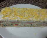 Foto del paso 13 de la receta: Pastel frío de pan de molde, salmón y surimi