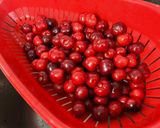 Une image de l'étape 1 de Compote de cerises au thym et citron.