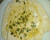 गार्लिक लच्छा पराठा (Garlic lachha paratha recipe in Hindi) रेसिपी चरण 2 फोटो