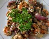 Foto langkah ke 5 dari resep Garlic Butter Prawn.