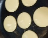 A picture of step 4 of Mini pancakes 🥞😋 (مننی پین کیک).