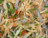 Hình bước làm 3 của món Sá sùng (sâu đất) xào su hào
