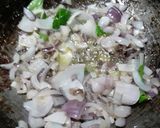 A picture of step 3 of Masala dahi chicken.
