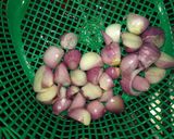 Foto langkah ke 1 dari resep Acar Bawang Merah dan Cabe Putih.