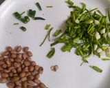 લીલા લસણ ની ચટણી (Lila Lasan Chutney Recipe In Gujarati) રેસીપી સ્ટેપ1ફોટો