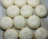 Foto langkah ke 3 dari resep (Sourdough Discard) Mini Burger Buns.