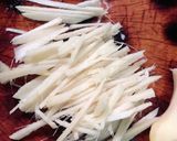 รูปขั้นตอนการทำที่ 1 ของ ไก่ผัดขิงจู้เหล้า