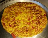 Foto del paso 5 de la receta: Tortilla con papas, chorizo y cebolla, gratinada con queso