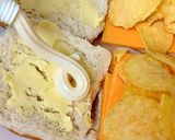 A picture of step 3 of My Chedder Cheese Cob with cheese+Onion Crisp and Soft cheese🤗.