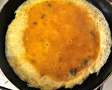 A picture of step 4 of Balaleet (Emirati Breakfast).