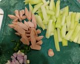 Foto langkah ke 1 dari resep Oseng Sosis Labu Siam.
