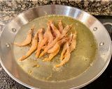 Foto del paso 5 de la receta: Arroz con marisco y manzanilla